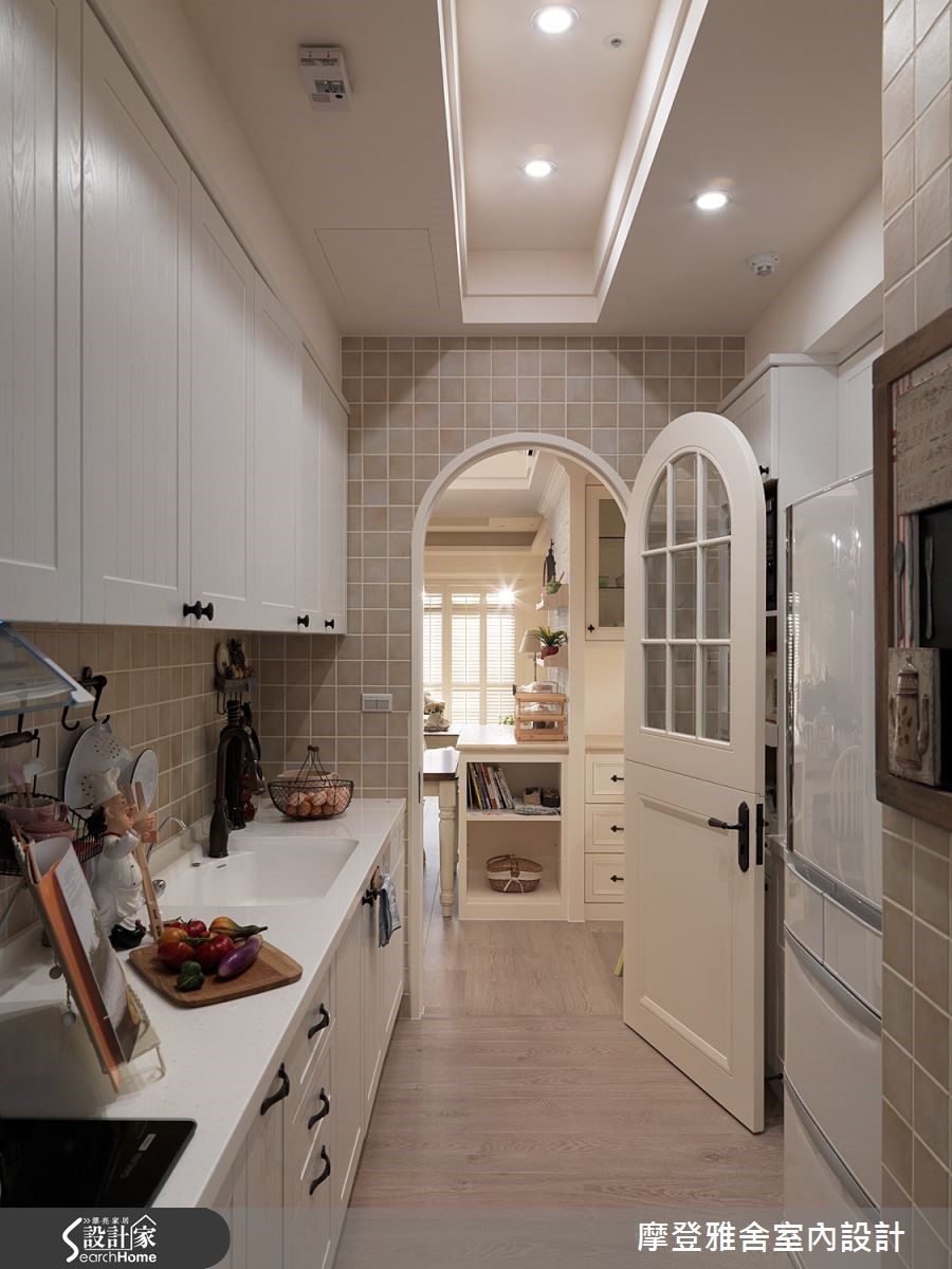 在台北這個 50 坪的家，女主人長期生活於國外，她從異